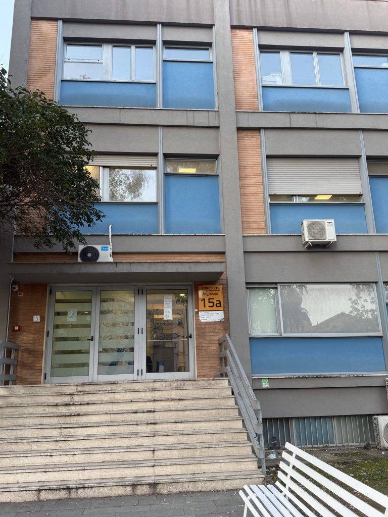 Ingresso 15a dell'edificio 15 del Policlinico, sede degli ambulatori di Urologia
